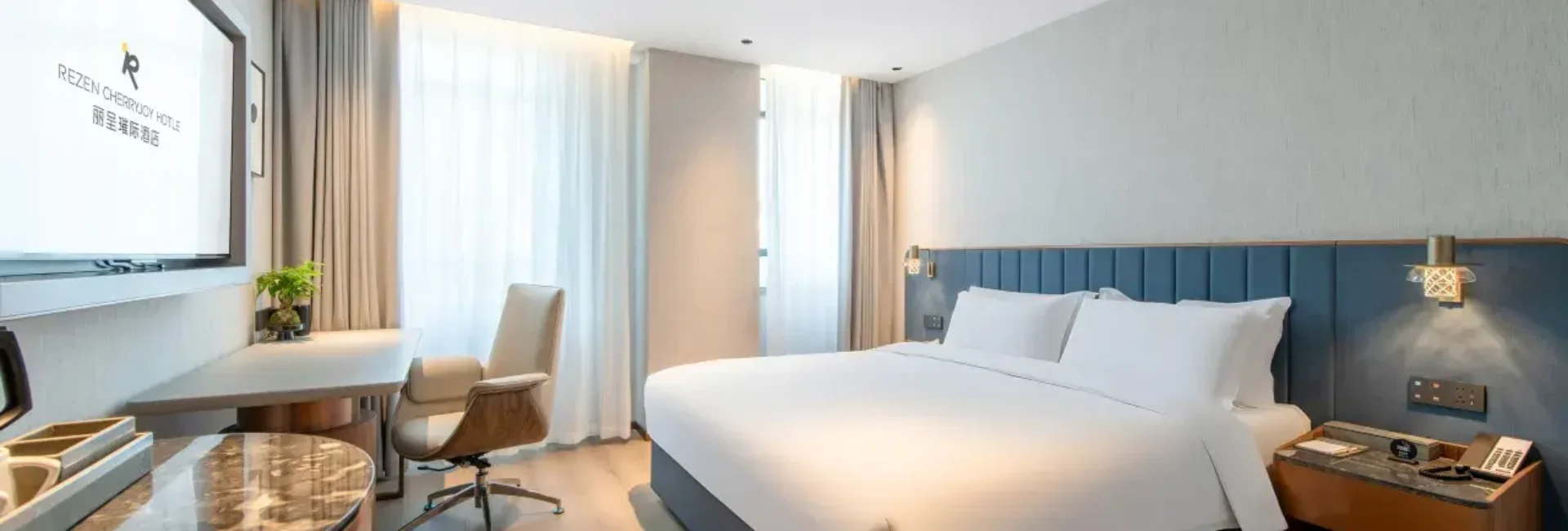 Queen Room With View